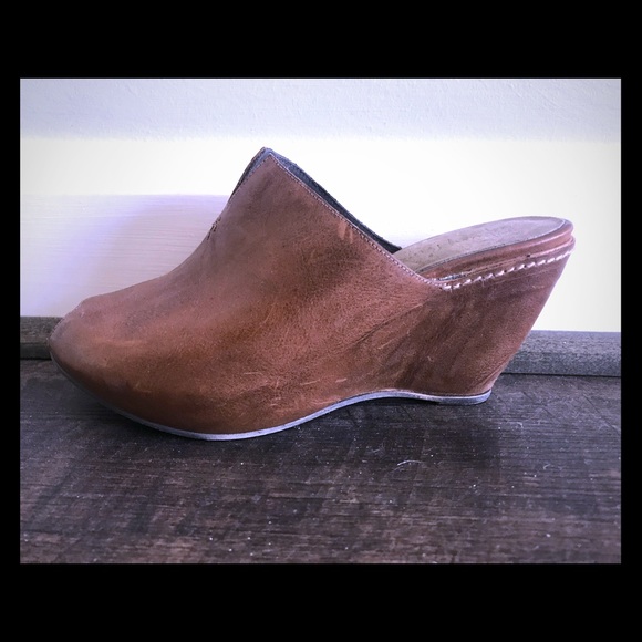 wedge clogs closed toe